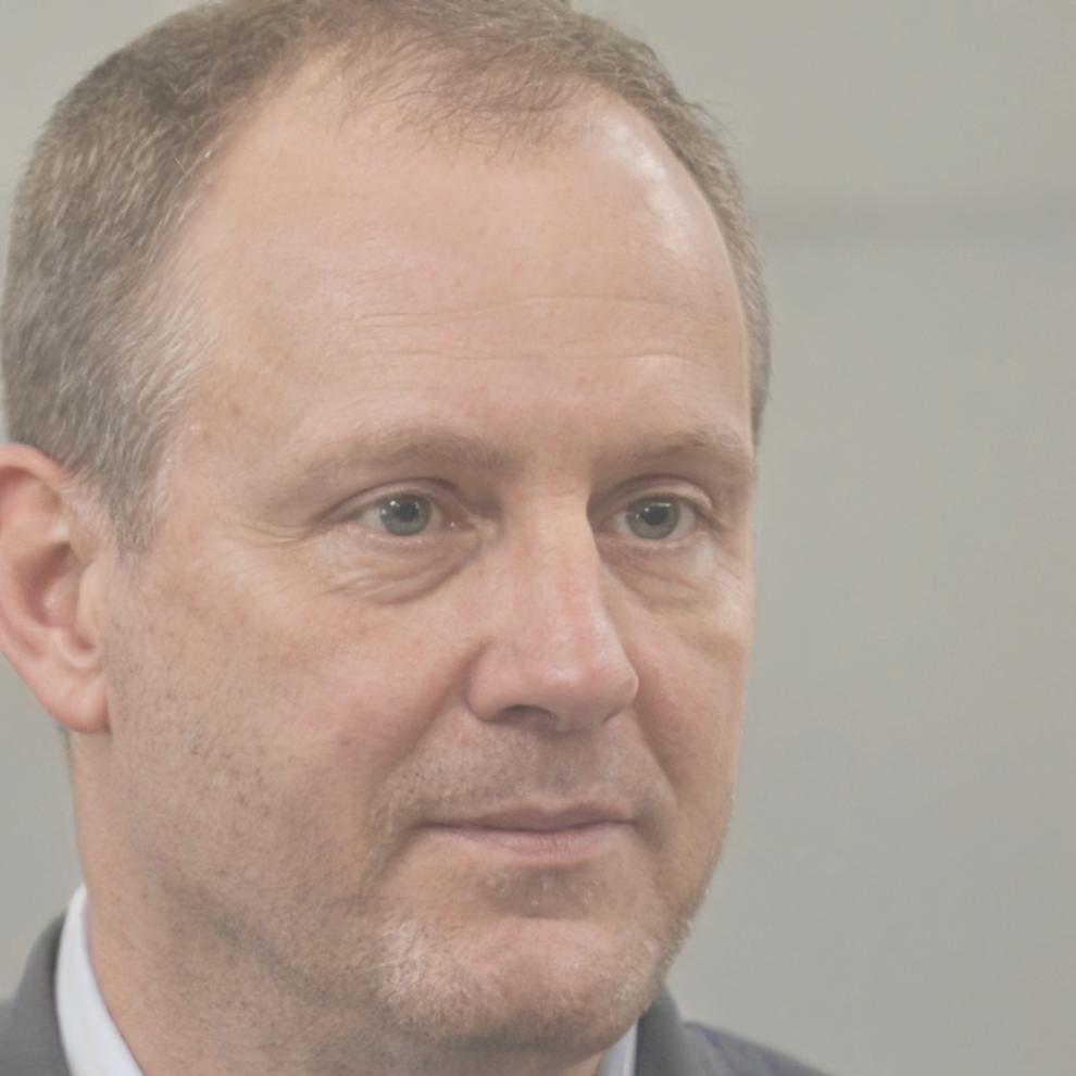 Portrait d'un entrepreneur satisfait de nos services financiers